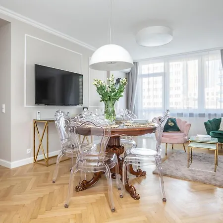 Glam Center דירה ורשה