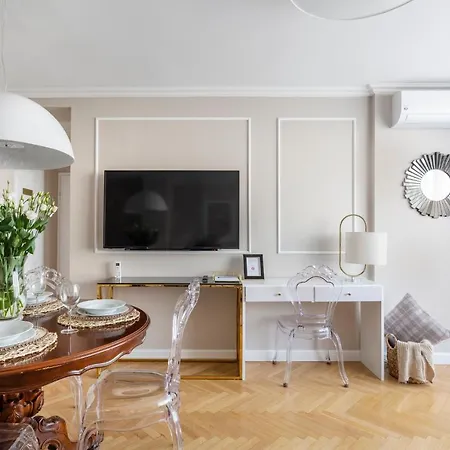 Apartment Glam Center *