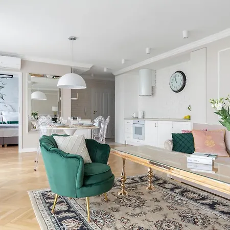 Glam Center Apartment *