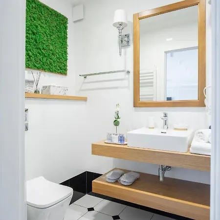 Glam Center Apartment