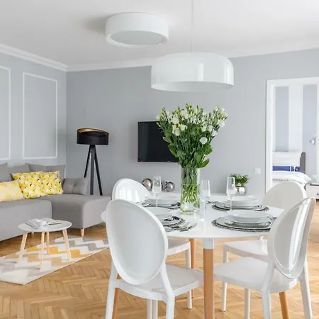Apartment Glam Center