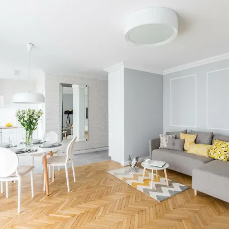 Glam Center דירה ורשה