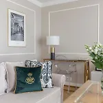 Glam Center *